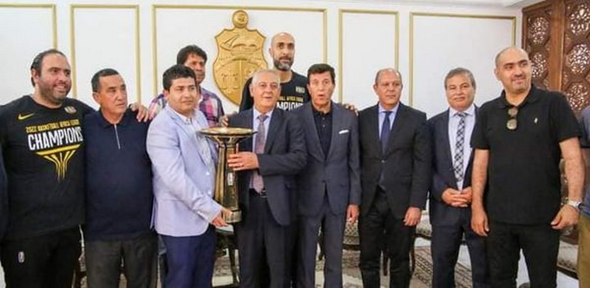 الاتحاد المنستيري يعود الى تونس  حاملا كأس الرابطة الإفريقية لكرة السلة