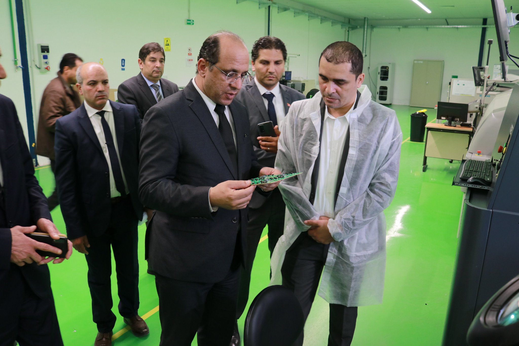 وزير الشؤون الاجتماعية يشرف على افتتاح مصنع إيطالي للبطاقات الالكترونية بمعتمدية المرناقية