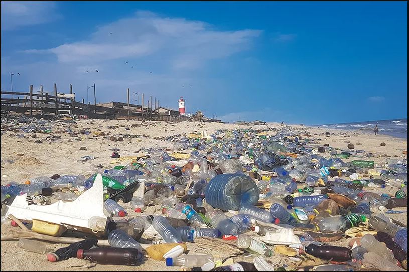 وزارة البيئة: كل كيلومتر من السواحل التونسية يتلقى 8 أطنان من النفايات البلاستيكية سنويا