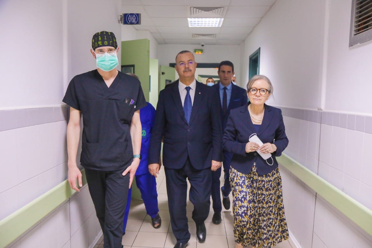 رئيسة الحكومة تعود زوجة وزير الداخلية بمستشفى الحروق والإصابات البليغة ببن عروس
