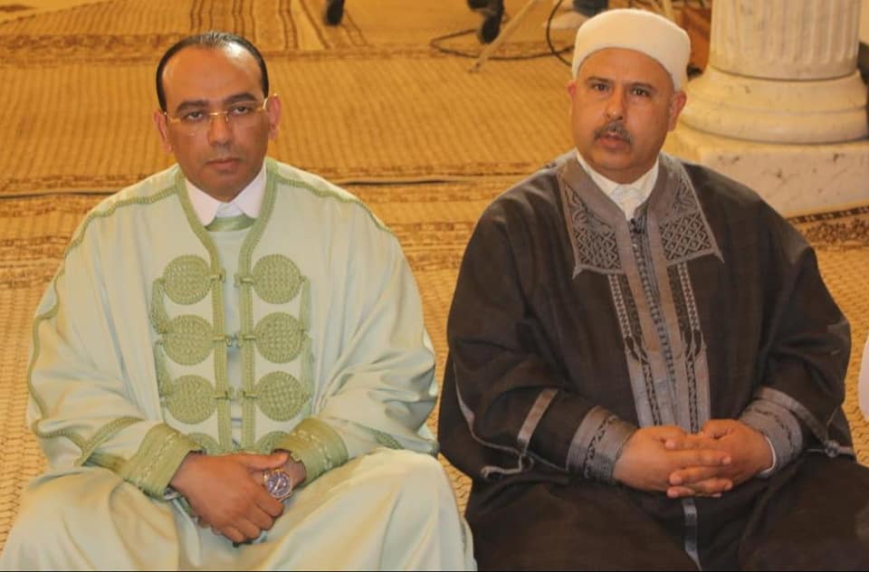 وزير الشؤون الدينية يؤدي صلاة العيد بجامع مالك بن أنس بقرطاج