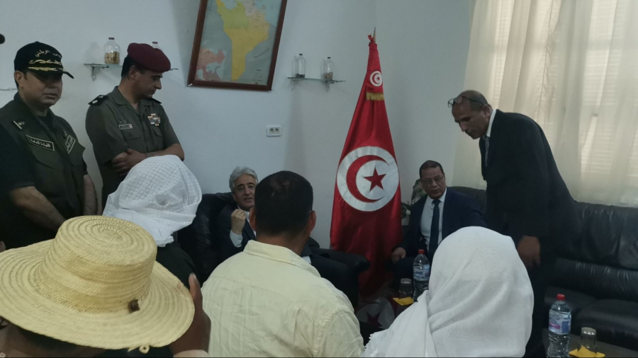 رمادة: وزير الدفاع يلتقي عائلات موقوفين في احتجاجات سنة 2020
