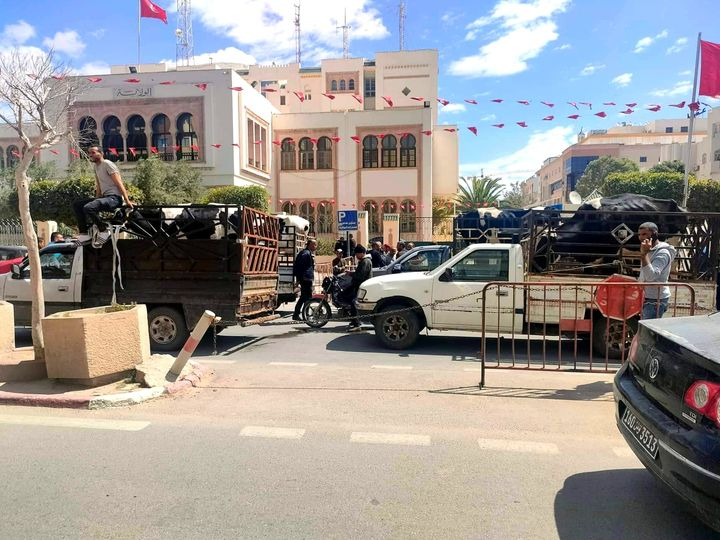 صفاقس: وقفة إحتجاجية للفلاحين وغلق  الطريق المؤدية للولاية