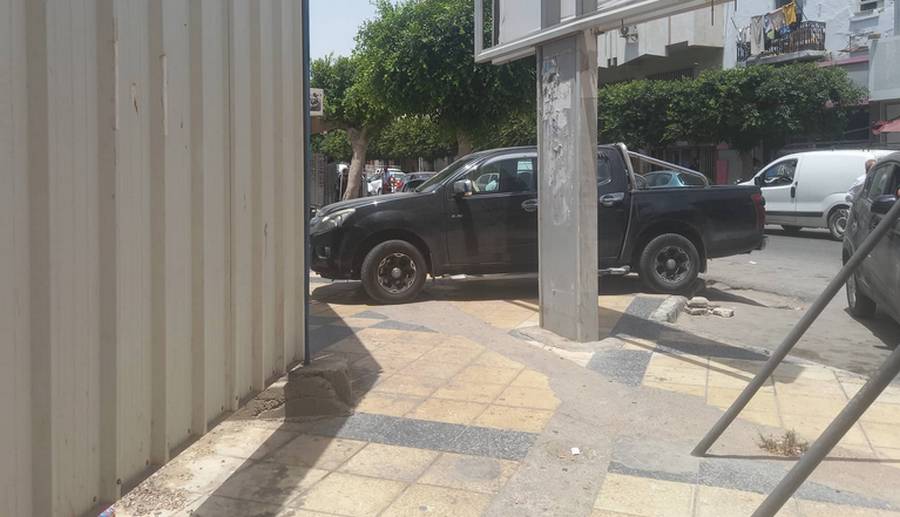في غياب الردع بصفاقس: سيارات تحتل الرصيف
