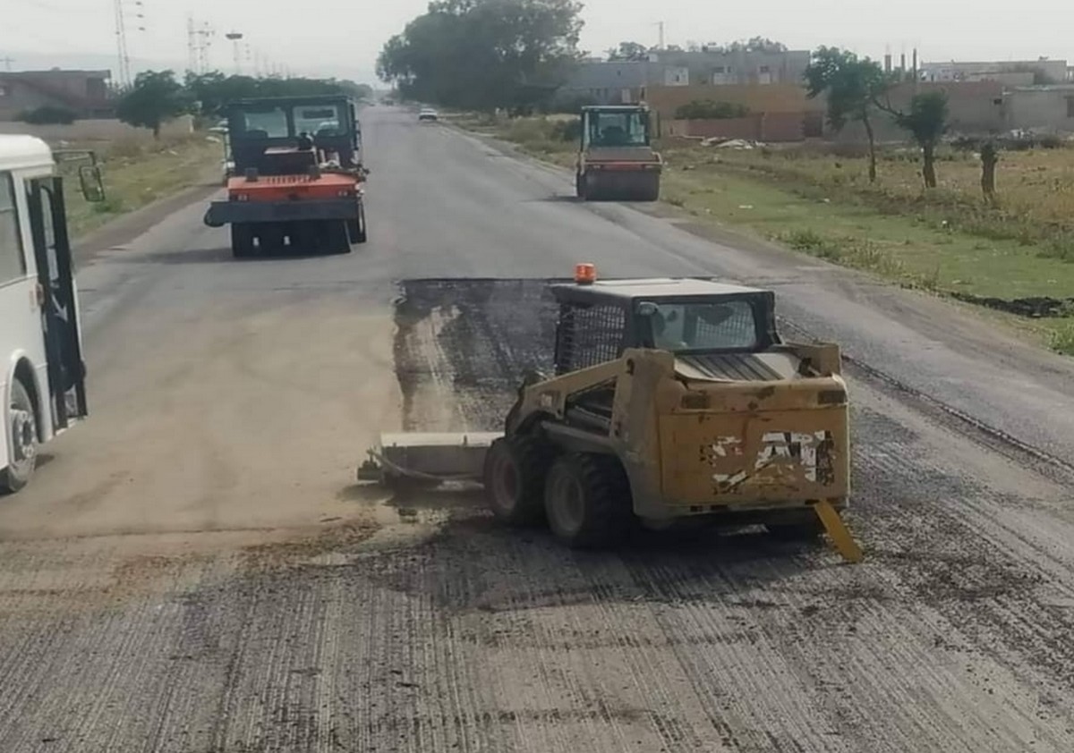 تقدم انجاز أشغال تدعيم الطريق الوطنية رقم 6 في الجزء الرابط بين بوسالم و جندوبة على طول 8 كلم