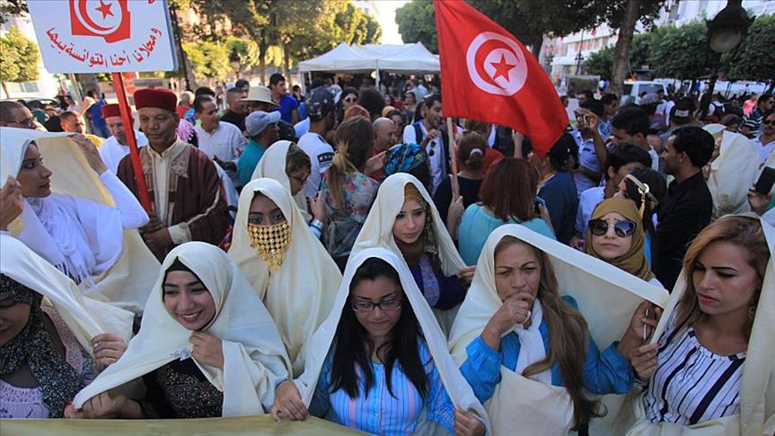 “تونسيات” تدعو إلى إذن فوري بفتح تحقيق وتتبع مرتكبي الجرائم السبرانية ضد القاضيتين المتهمتين بتعاطي الزنا