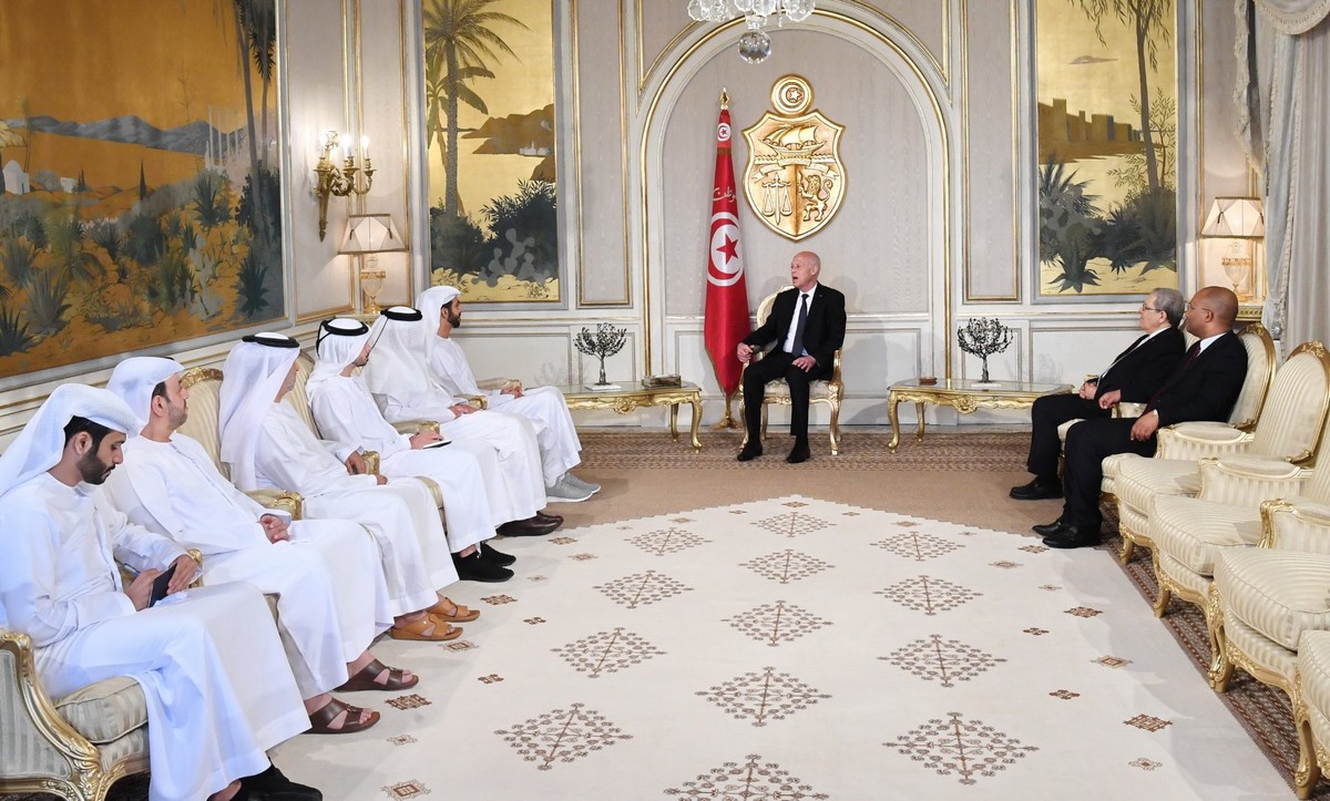 رئيس  الدولة قيس سعيّد يستقبل وزير الدولة الإماراتي