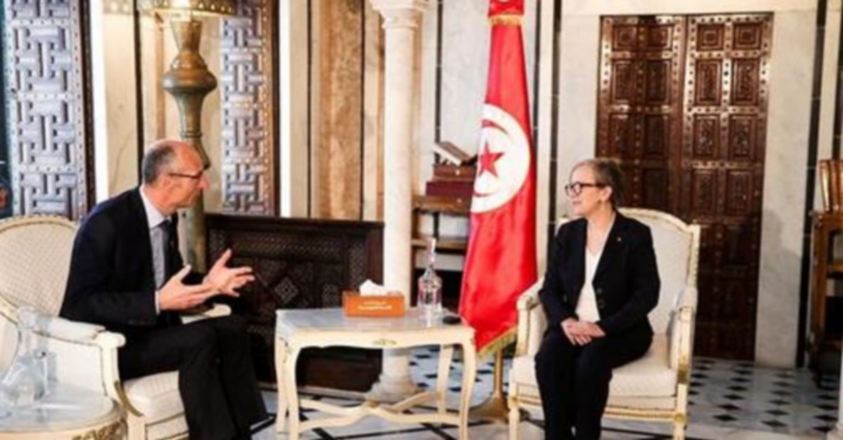 رئيسة الحكومة  تجتمع  بالسفير  الهولندي بتونس