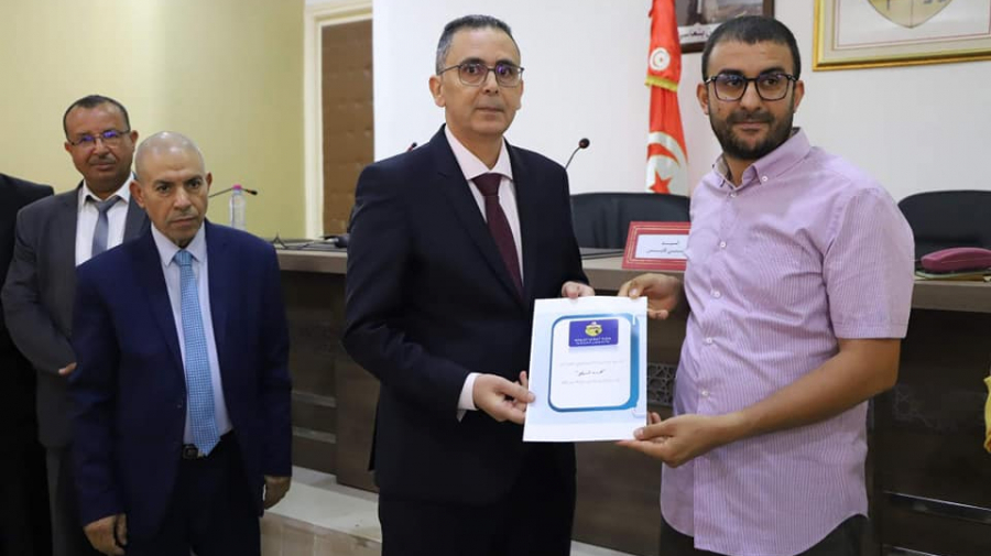 قابس: تمكين معطلين من حاملي شهائد من مقاسم فلاحية