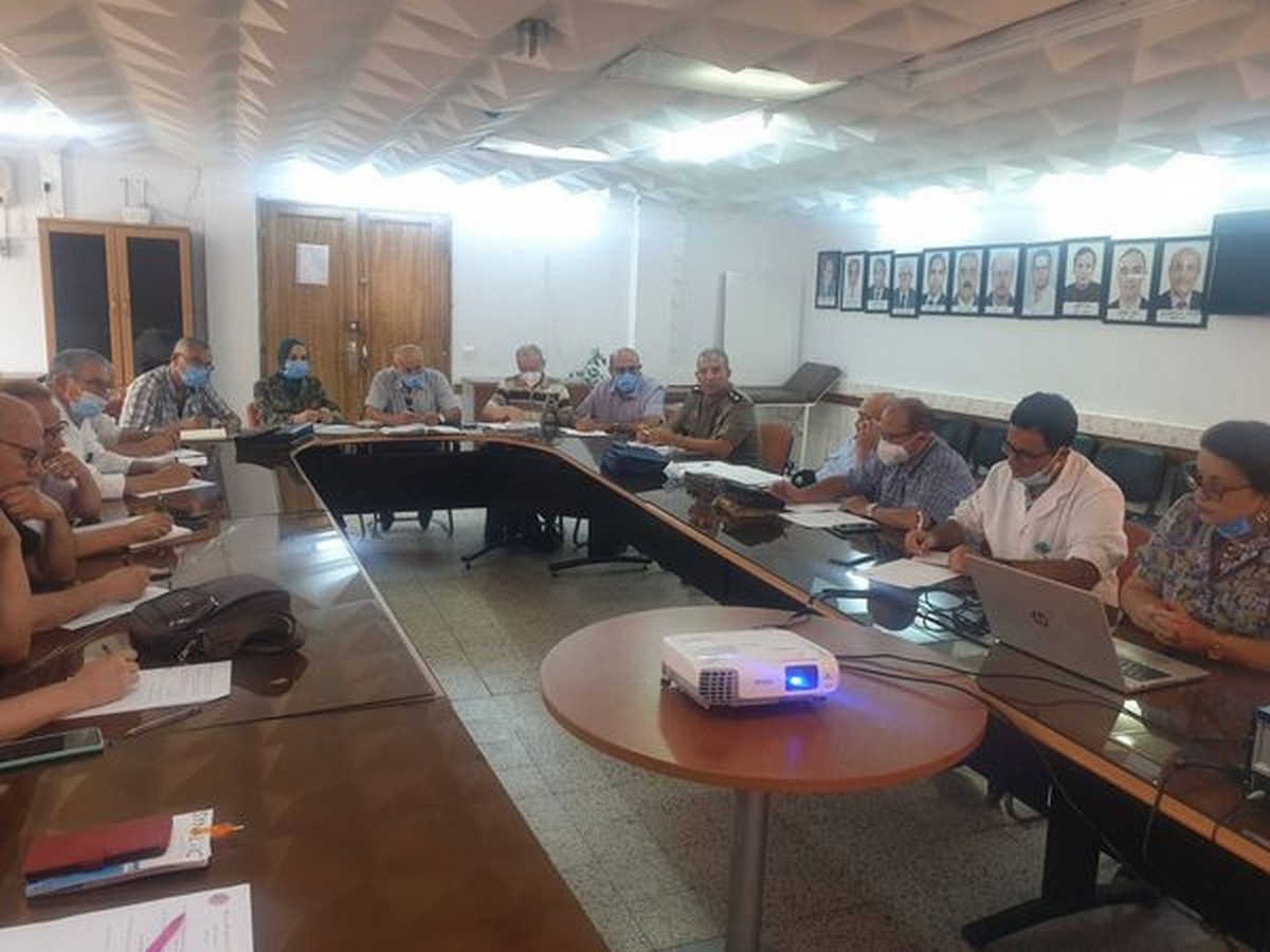 المدير الجهوي للصحة يعقد جلسة عمل  لتحيين الاستراتيجية الجهوية لمكافحة كوفيد-19