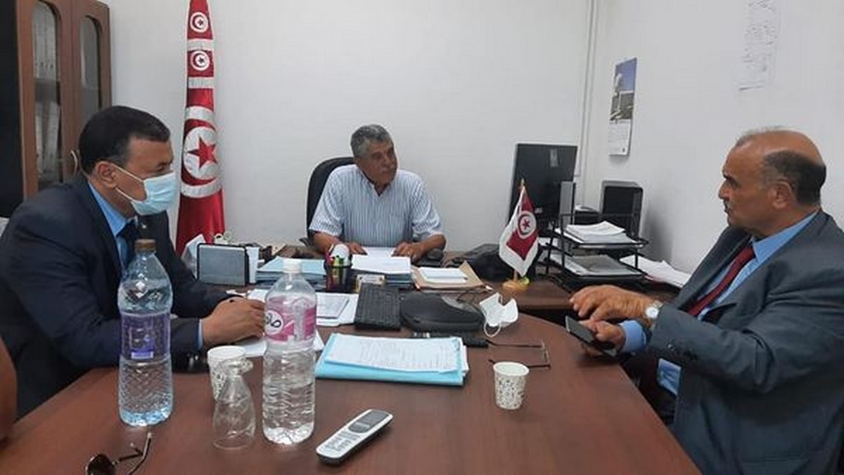 صفاقس : جلسة عمل  بين الوالي ورئيس بلدية النصر بالحنشة
