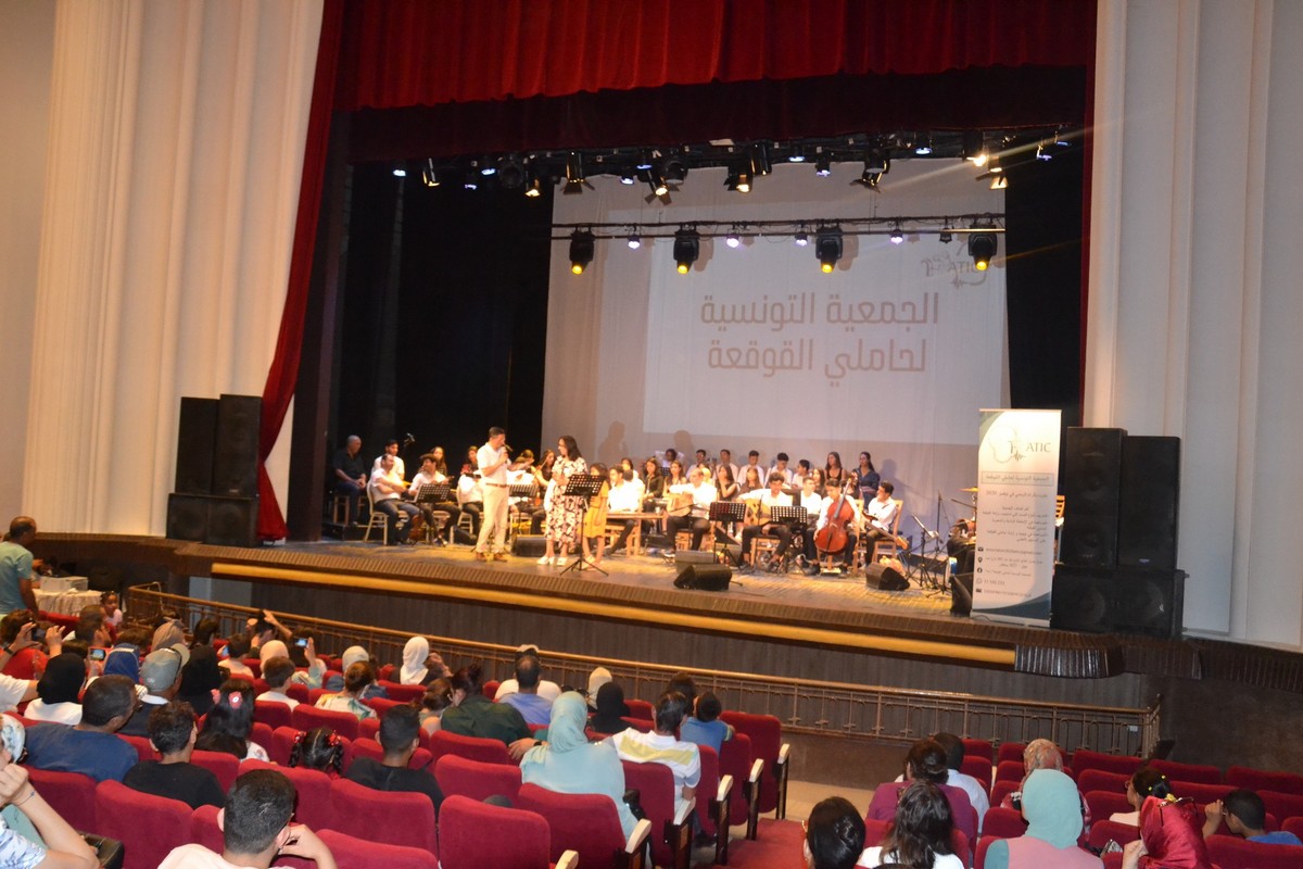 صفاقس: تكريم التلاميذ المتفوقين من حاملي القوقعة بالمسرح البلدي