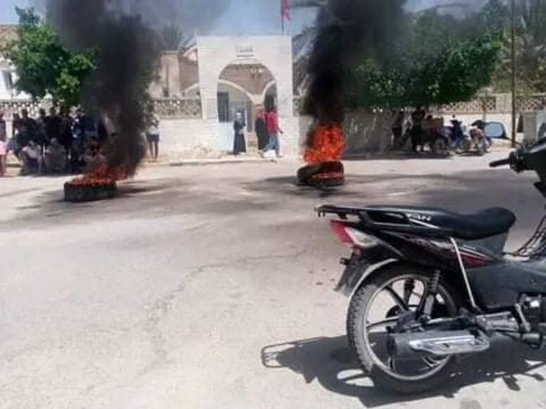 عودة الهدوء الى مدينة تمغزة إثر مناوشات ليلية بين محتجين وقوات الامن
