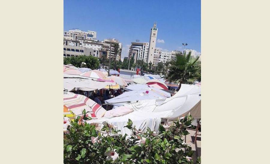 صفاقس: الانتصاب الفوضوي يشوه ساحة مسجد سيدي اللخمي