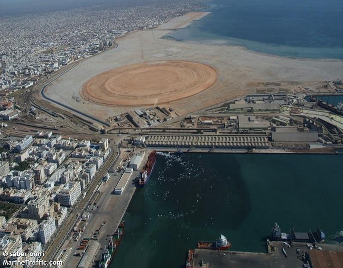 من يُريد تحويل مشروع  النقل  البحري  بين صفاقس وليبيا من  الصخيرة أو صفاقس إلى مكان  آخر؟