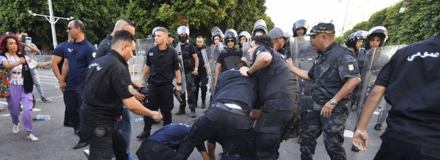 ”إعتداء على متظاهرين”: جامعة الإعلام تعتبره خطرا داهما على حرية التظاهر