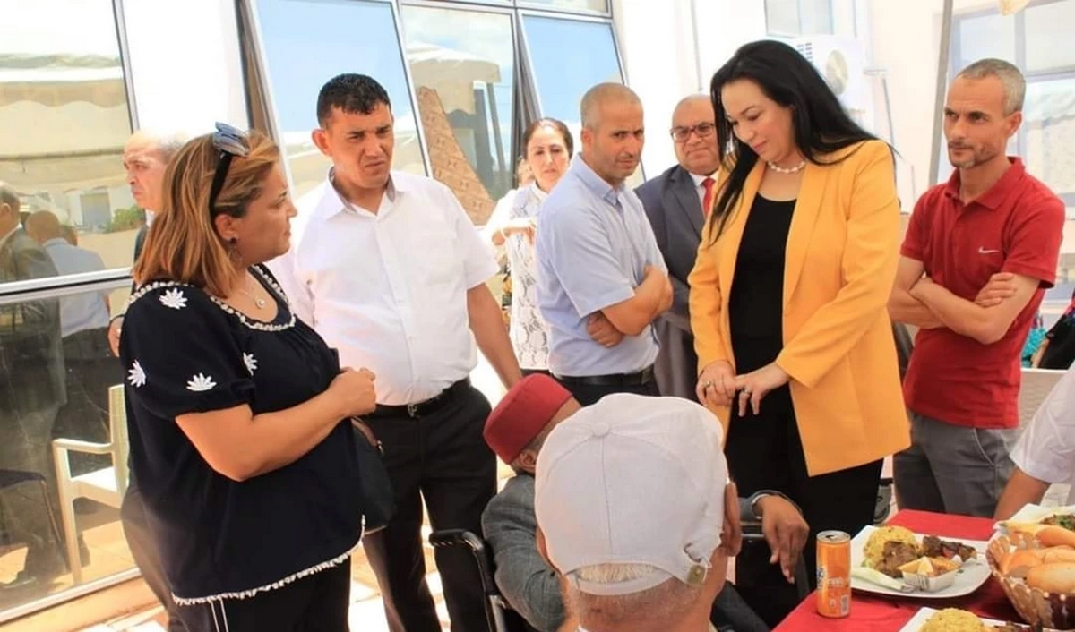 وزيرة الأسرة تحتفل بعيد الإضحى مع المقيمين بمؤسسة رعاية كبار السن بمنزل بورقيبة
