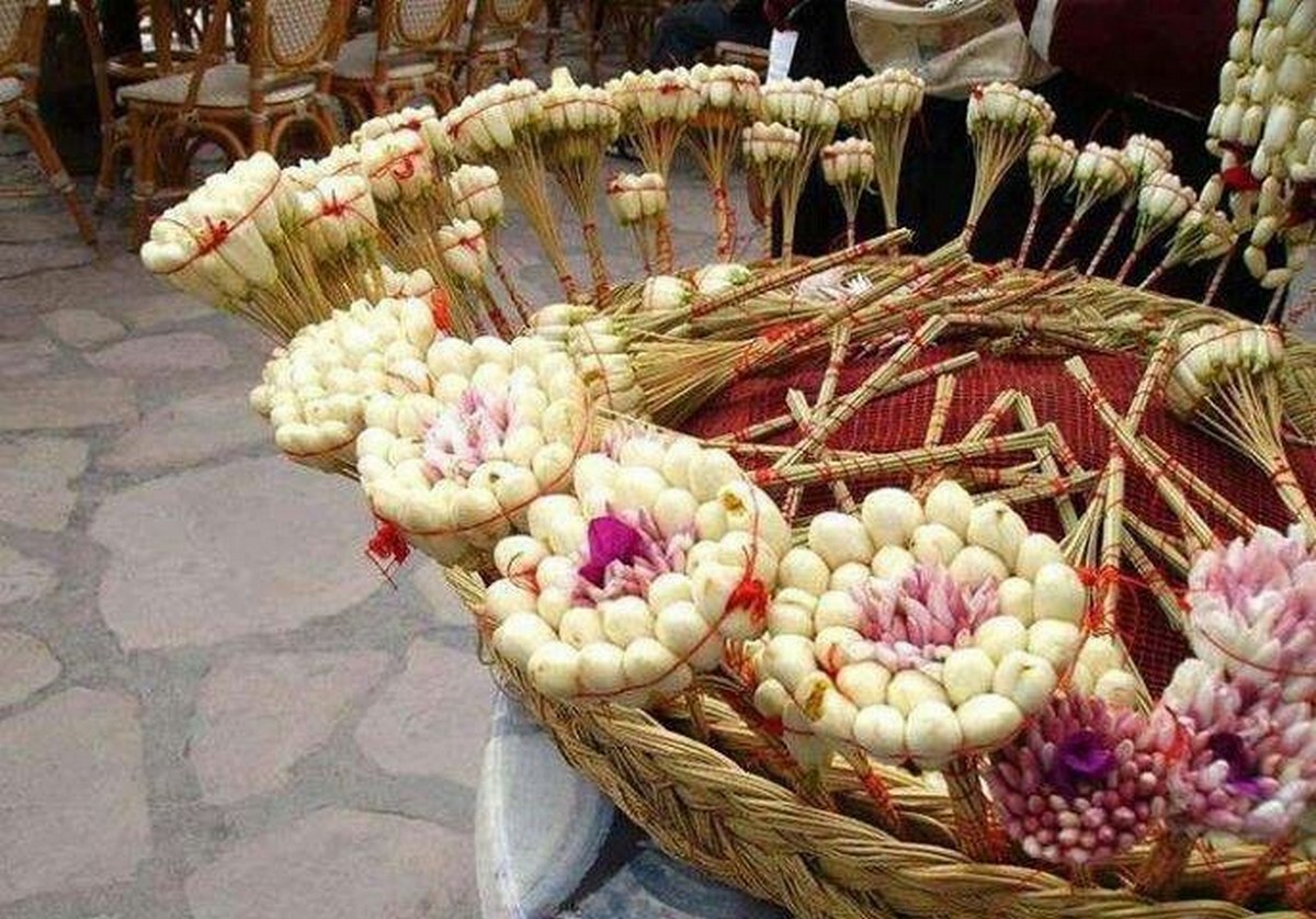 صفاقس : باعة الياسمين من الأطفال يُعرضون  حياتهم  للخطر