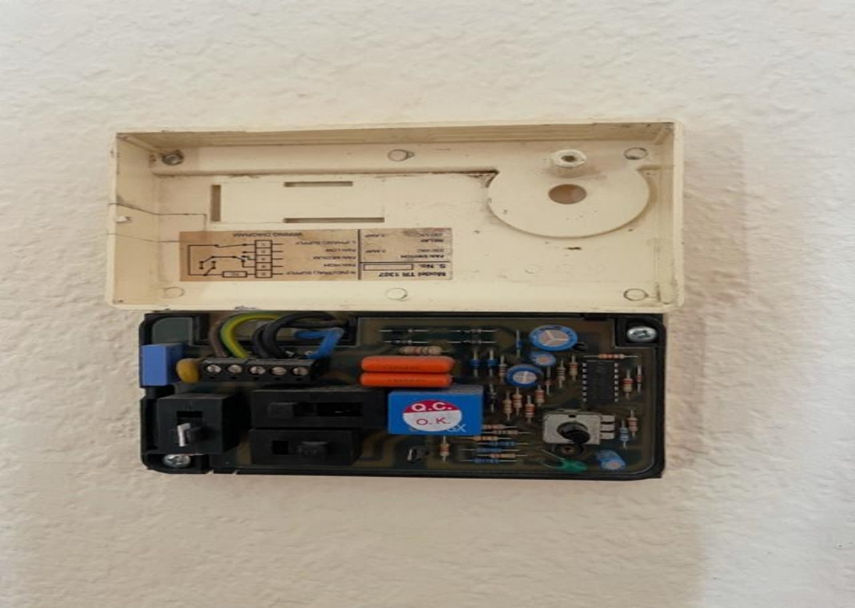 أَعْمِلْ عِينْ شَافتْ وَعِينْ ما شَافتْ…راسم الحبيّب