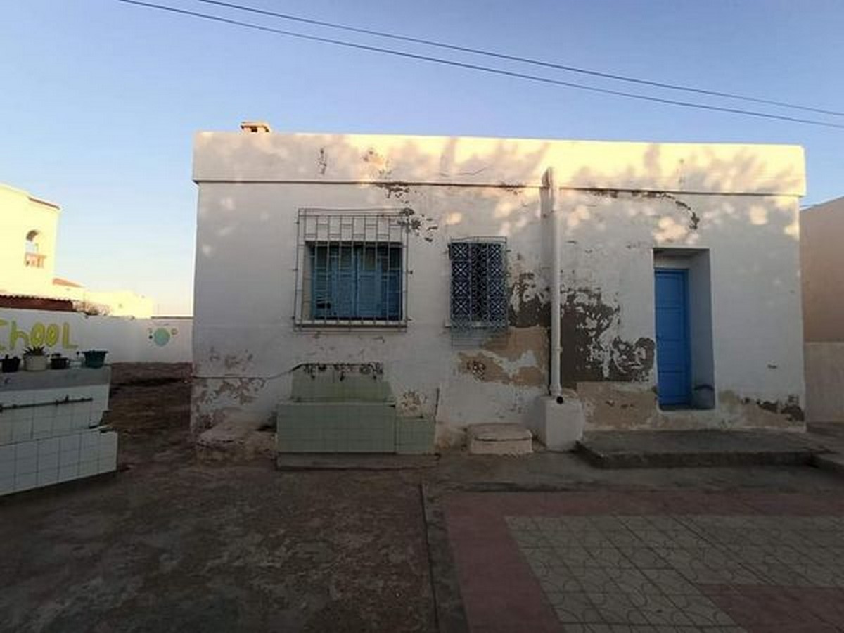 جرجيس : إستئناف صيانة عدد من المؤسّسات التّربويّة من قبل متطوّعين،
