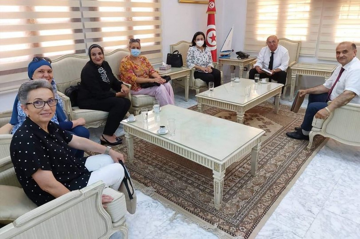 جلسة عمل بمقر ولاية صفاقس لتقديم مشروع بعث مجلة جهوية للصحة بصفاقس