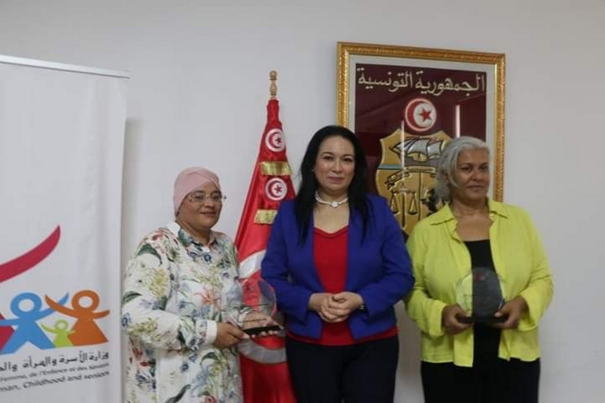 وزيرة المرأة تكرّم متحصلتين على شهادة الباكالوريا الأكبر سنّا في دورة 2022