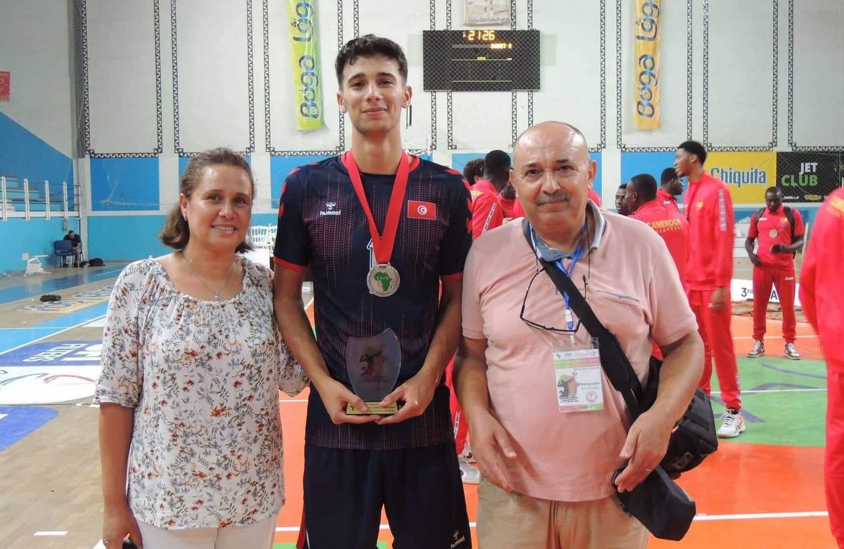 وليد بكّور يحرز جائزة أفضل موزّع في البطولة الإفريقية للأمم للكرة الطّائرة لصنف الأواسط