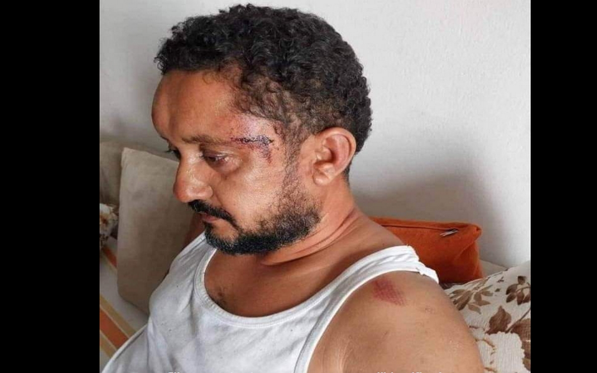 تونس : الإحتفاظ بثلاثة أمنيين إعتدوا على صحفي بالضرب داخل مركز الشرطة