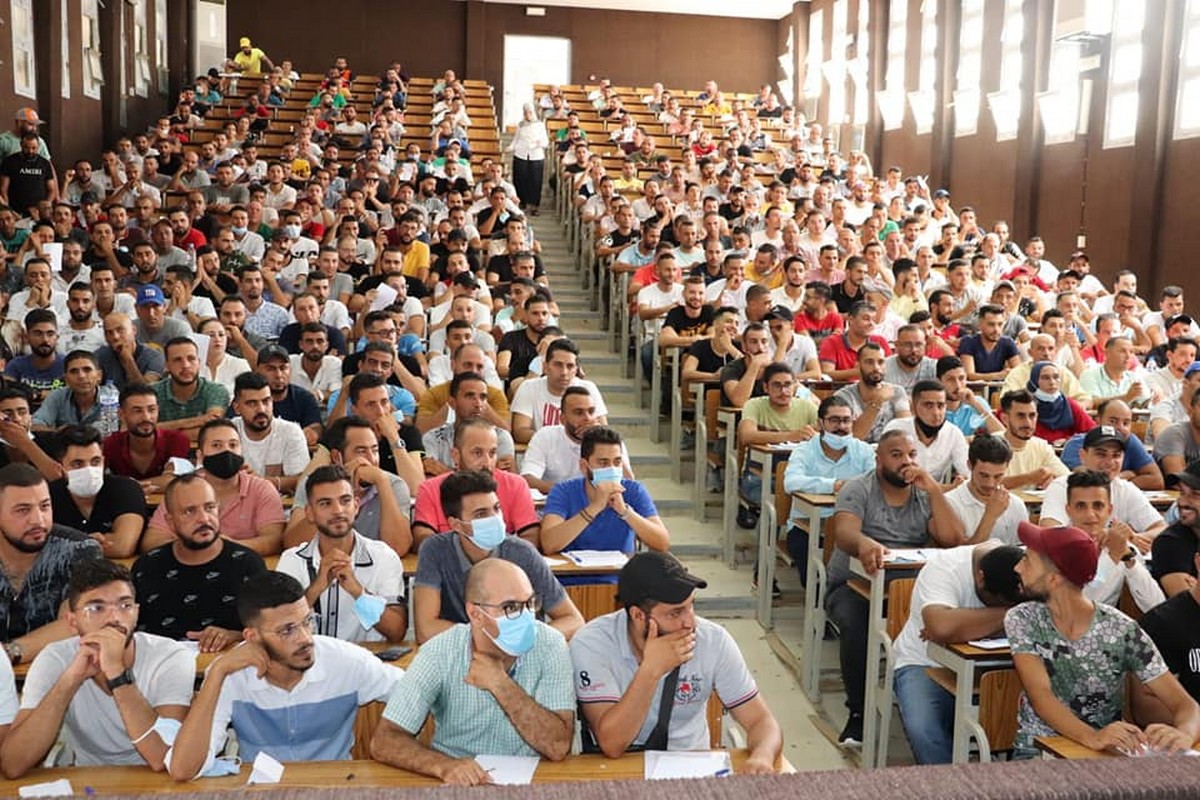 والي صفاقس يواكب امتحان الحصول على شهادة الكفاءة المهنية لقيادة سيارات التاكسي الفردي
