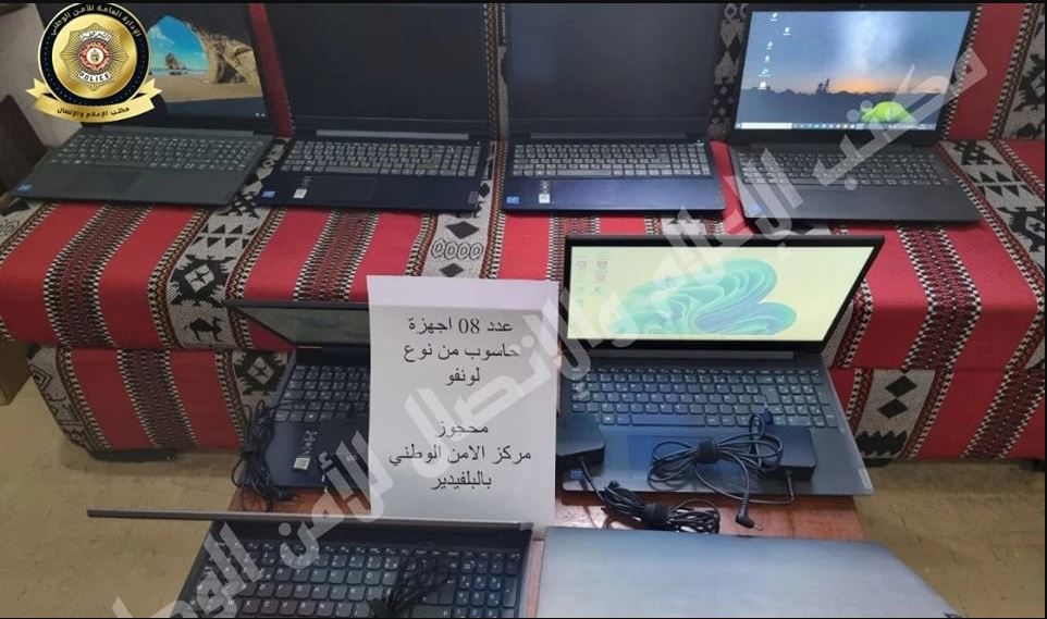 القبض على عامل بمركز نداء تولى رفقة زميله سرقة معداته لبيعها
