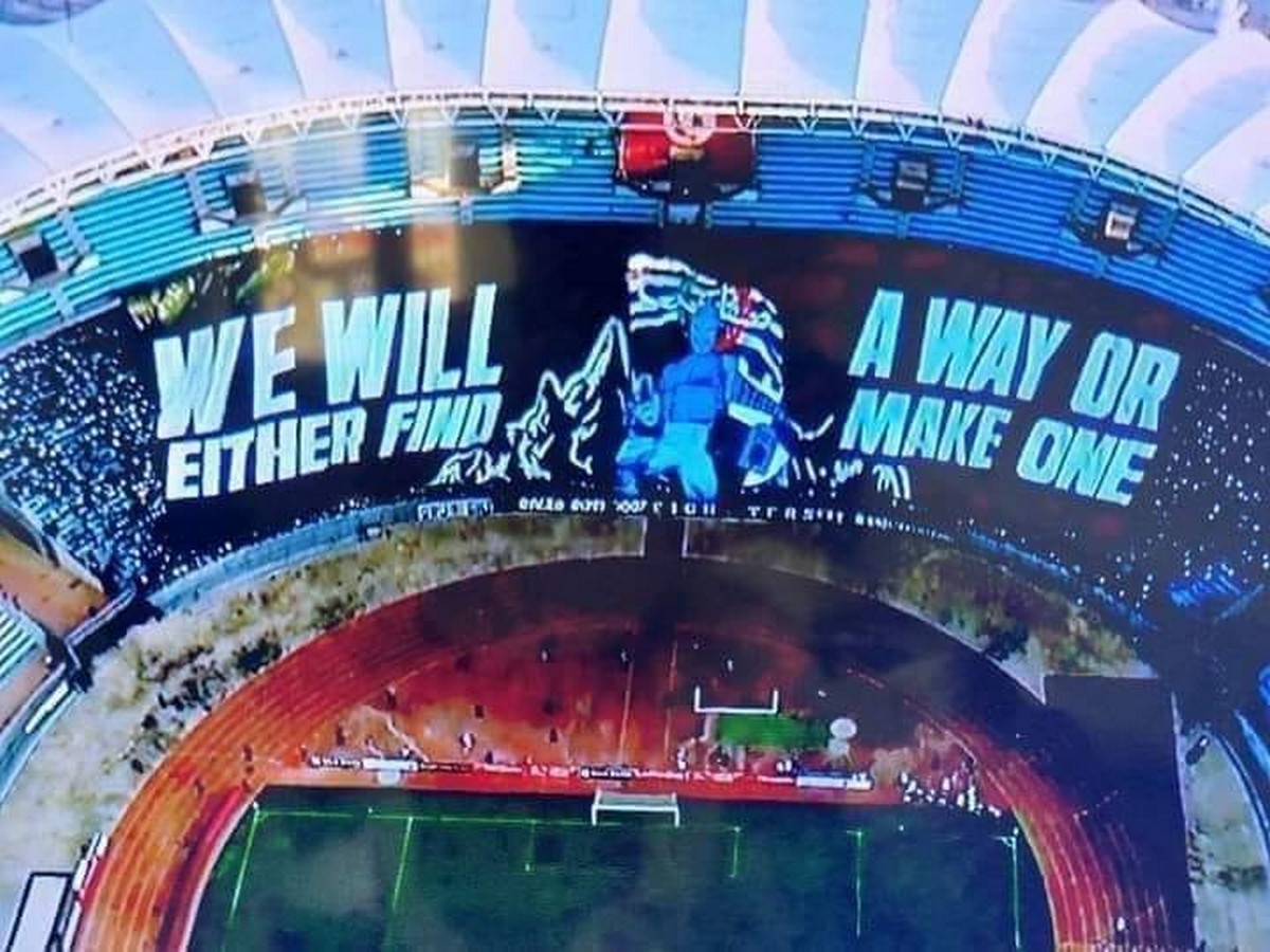 فرحة هستيرية محمّلة  برسائل عديدة