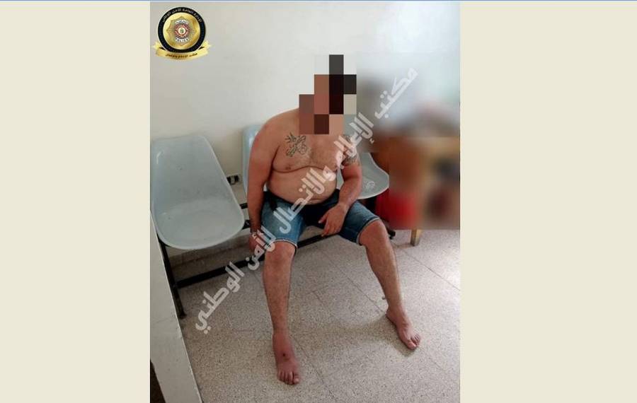 بائع خمر يعتدي بسكين كبيرة الحجم على عون أمن أثناء إيقافه