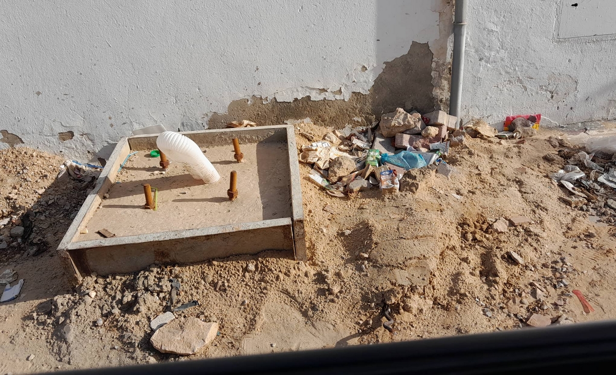 صفاقس : غريب جهزوا الحُفر منذ 6 أشهر وغادروا المكان  دون وضع  أعمدة الإنارة
