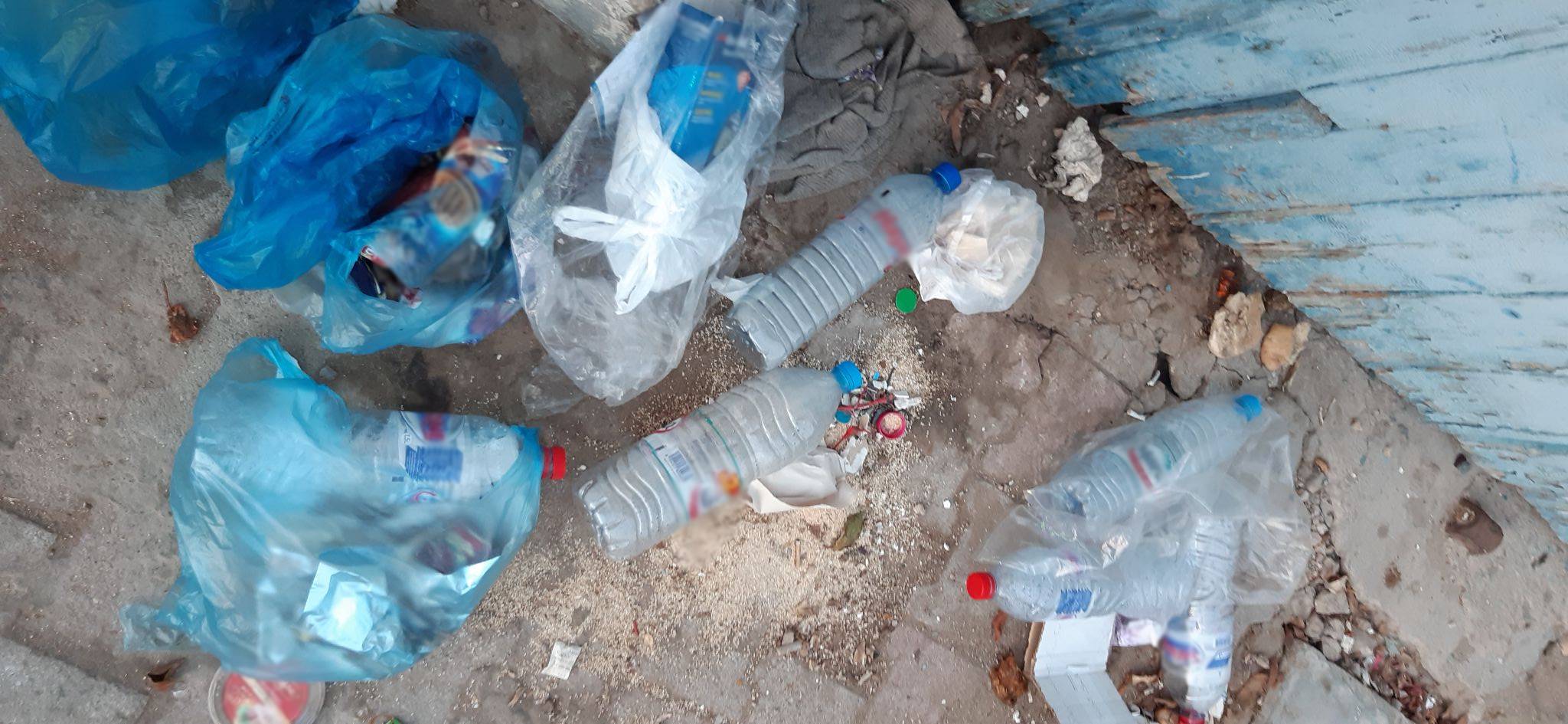 صفاقس طريق قرمدة : أوساخ وأكشاك بالية تُشوّه صورة المكان في حاجة لتدخل المسؤولين