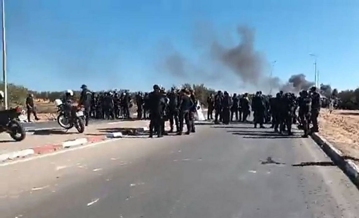 تعزيزات أمنية مكثفة تمنع أهالي جرجيس المحتجّين من الدخول إلى جربة
