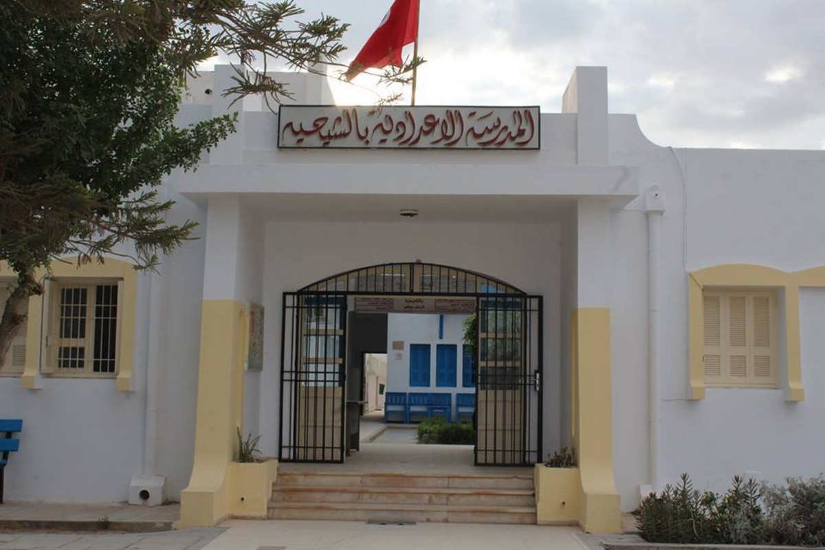 صفاقس : منع استعمال  الهواتف  الذكيّة بالمدرسة الاعدادية بالشيحيّة