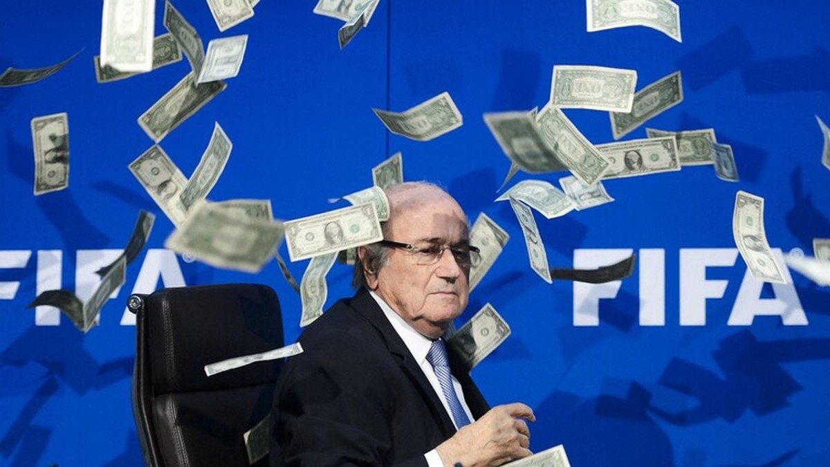 الجدل يستمر حول اختيار قطر لاستضافة كأس العالم.. وبلاتر يكشف السبب