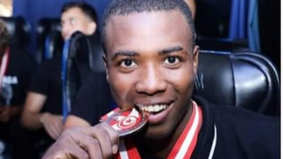 عملية ناجحة للاعب النادي الصفاقسي بلال الحمروني