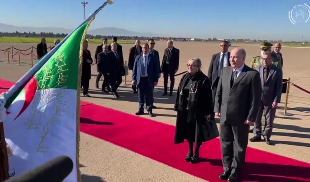 رئيسة الحكومة تصل إلى الجزائر