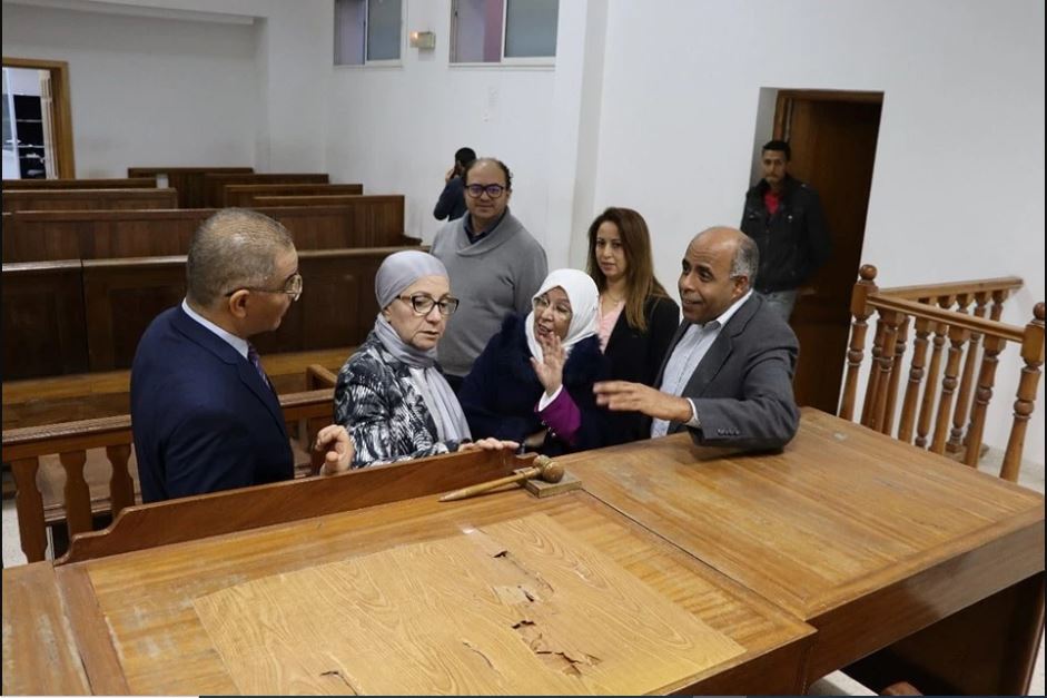 وزيرة العدل تأذن بالانطلاق الفوري في تهيئة مقر محكمة الناحية ببنزرت خلال زيارة لها