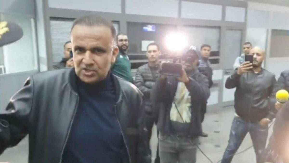 عاد  المنتخب ووديع الجريء الى ارض  الوطن