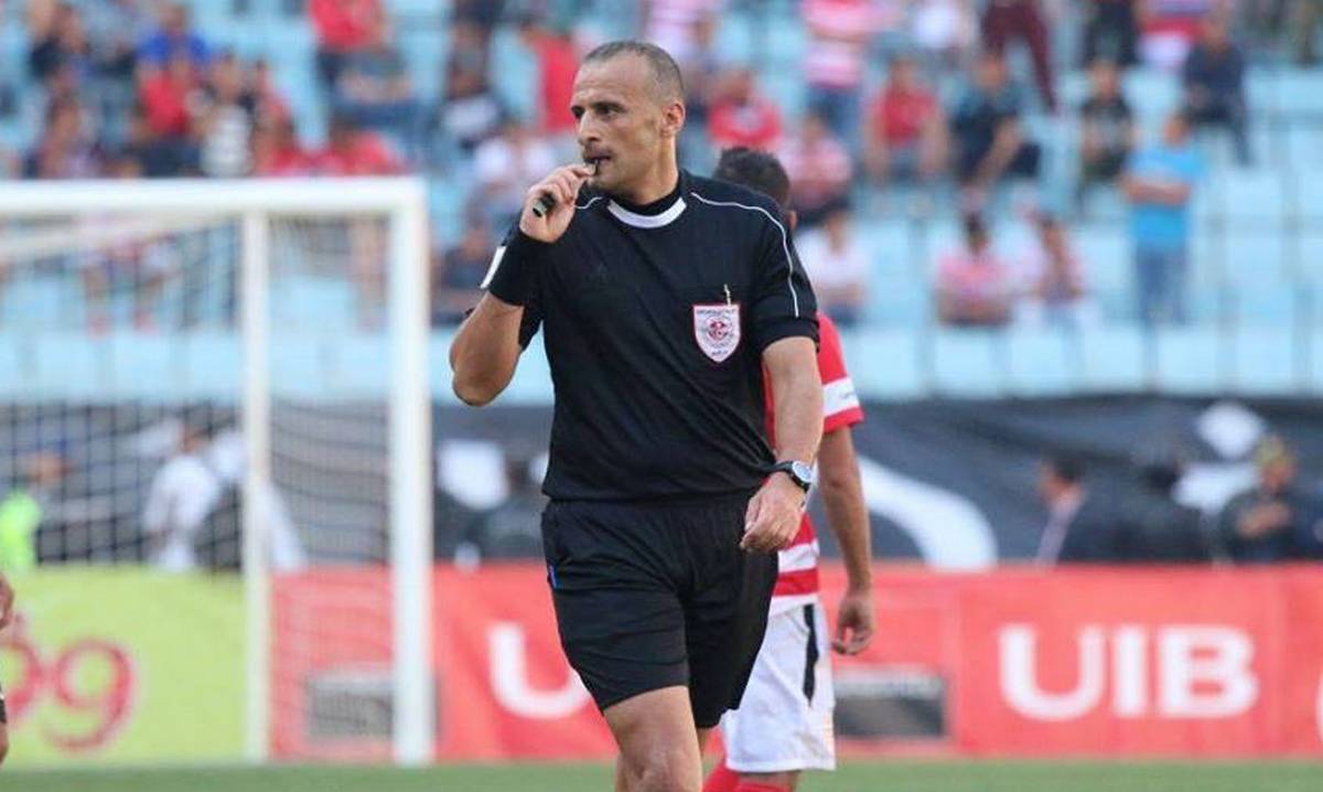 الحكم كريم  الخميري يدير  لقاء  اتحاد  تطاوين والنادي الصفاقسي