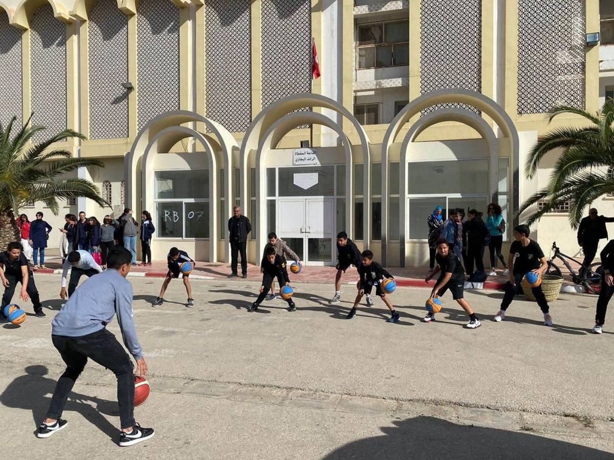 صفاقس : وقفة احتجاجية امام قاعة الرائد البجاوي