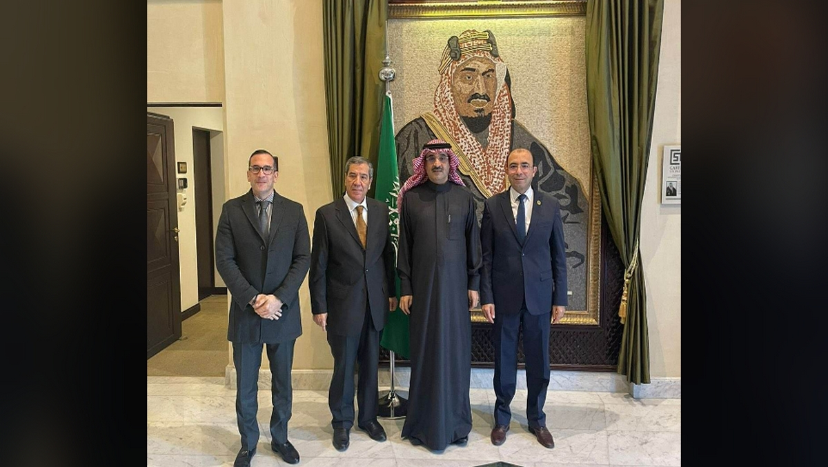 السفير السعودي يلتقي برئيس مجلس الأعمال التونسي الافريقي
