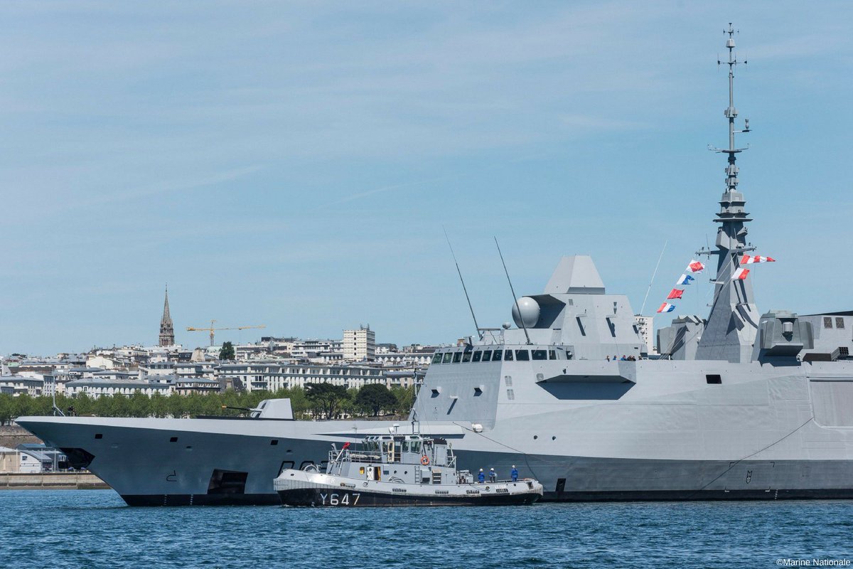 البحرية الفرنسية تضبط 4 أطنان من المخدرات في بحر العرب