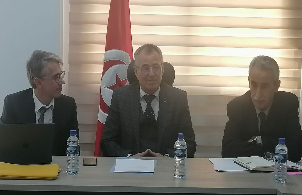 الملحق بسفارة فرنسا بتونس المكلف بالشؤون التربوية في جلسة عمل بصفاقس
