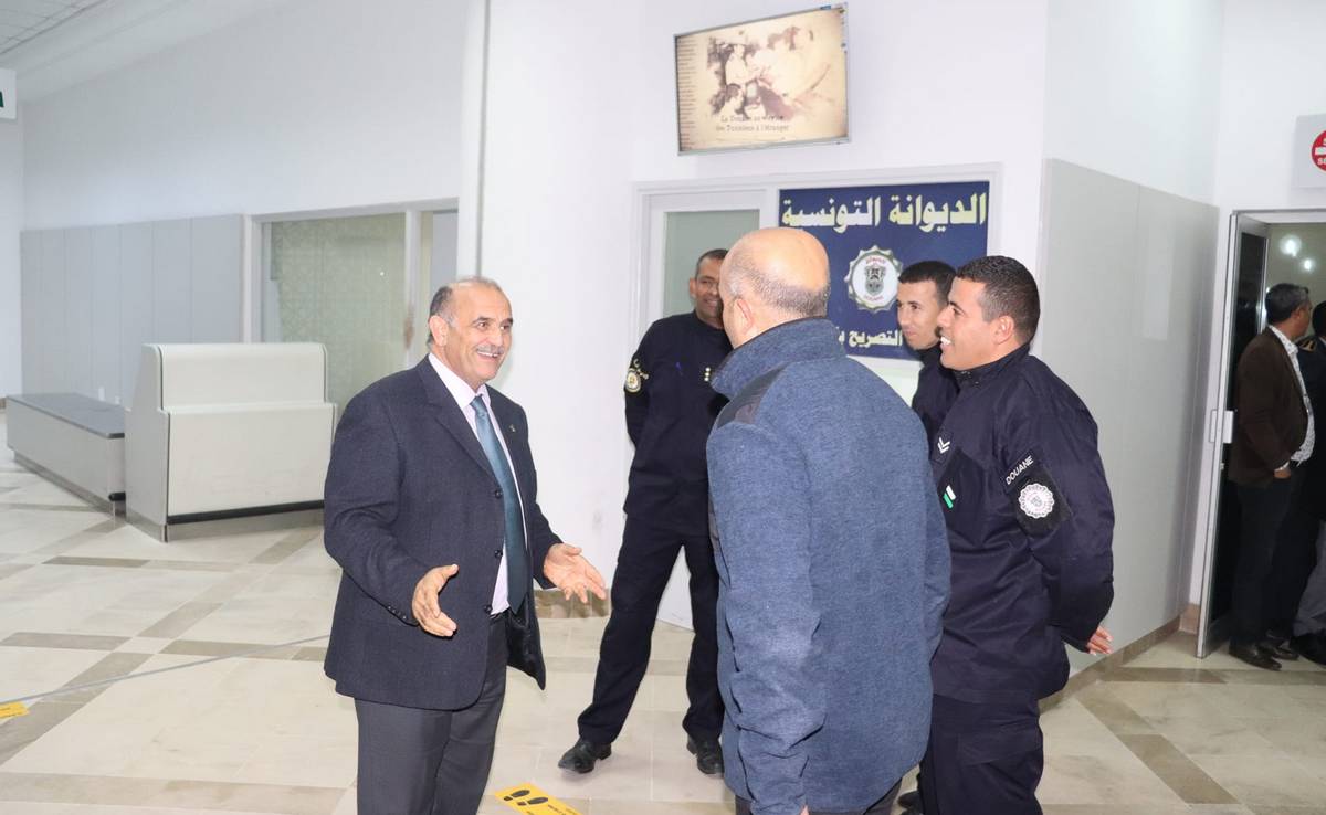 والي  صفاقس  يتحول  الى مطار طينة صفاقس الدولي