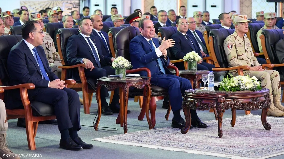 السيسي يكشف حقيقة بيع قناة السويس بتريليون دولار