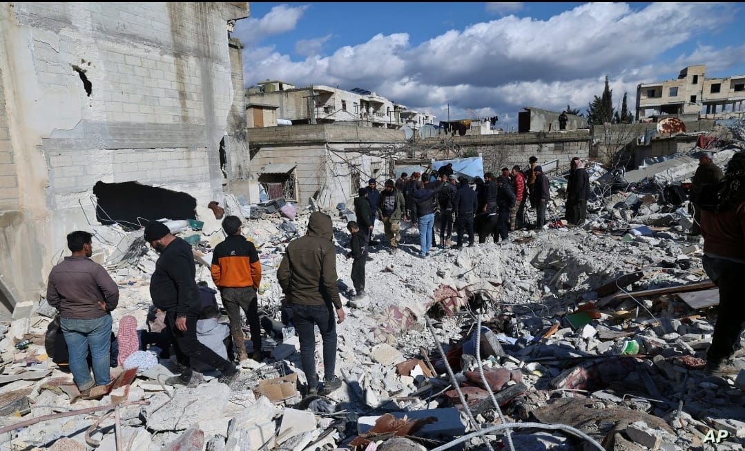 سوريا: ارتفاع ضحايا الزلزال الى 2082 وتواصل البحث عن ناجين