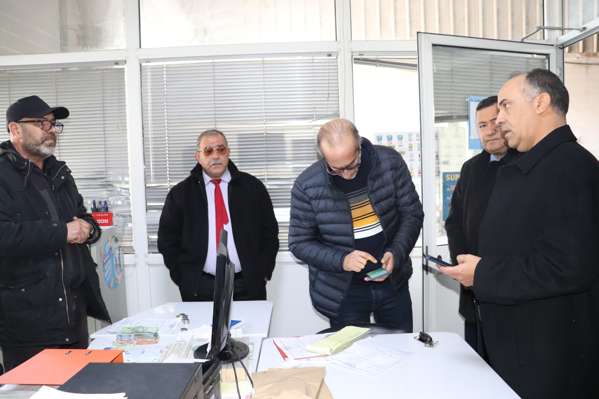 صفاقس : المُكلّف بتسيير الولاية يتفقدّ مخازن وموزعي الحليب